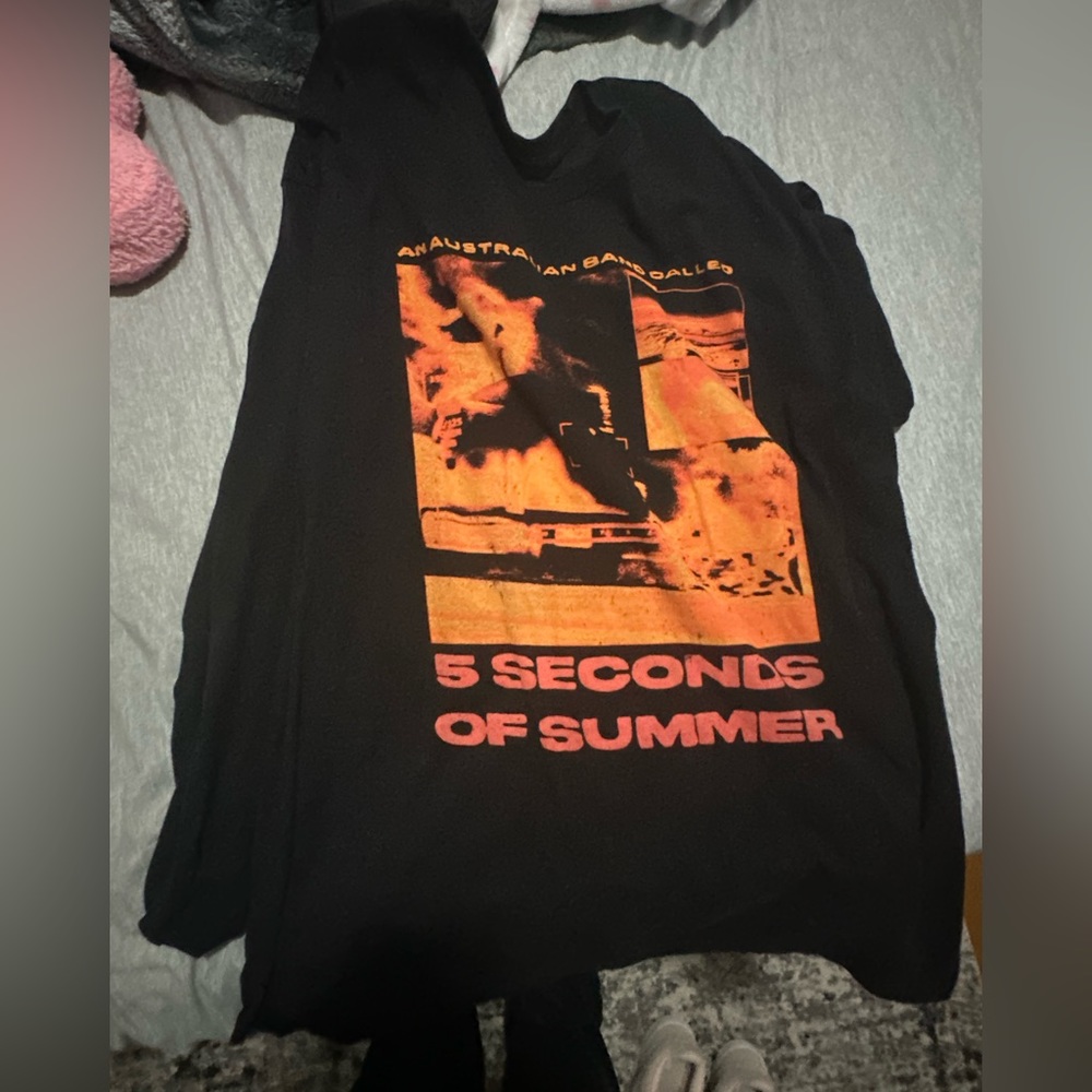 5SOS 2019 long sleeve tour shirt!! (worn twice)